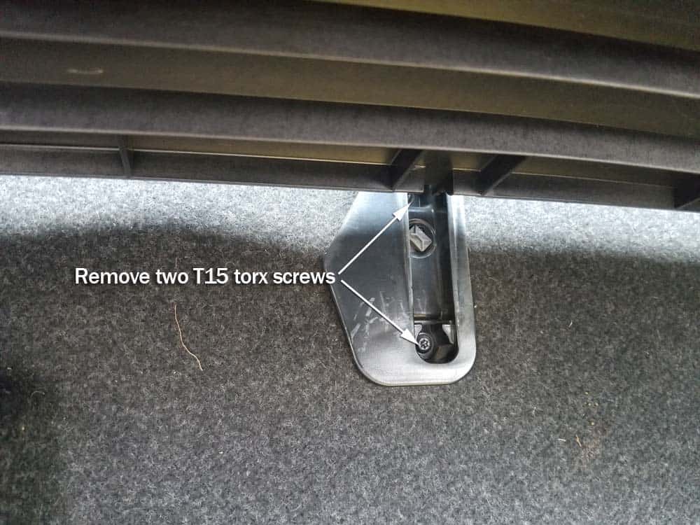 BMW E85 convertible microswitch repair - Remove the two T15 torx screws anchoring the center mount