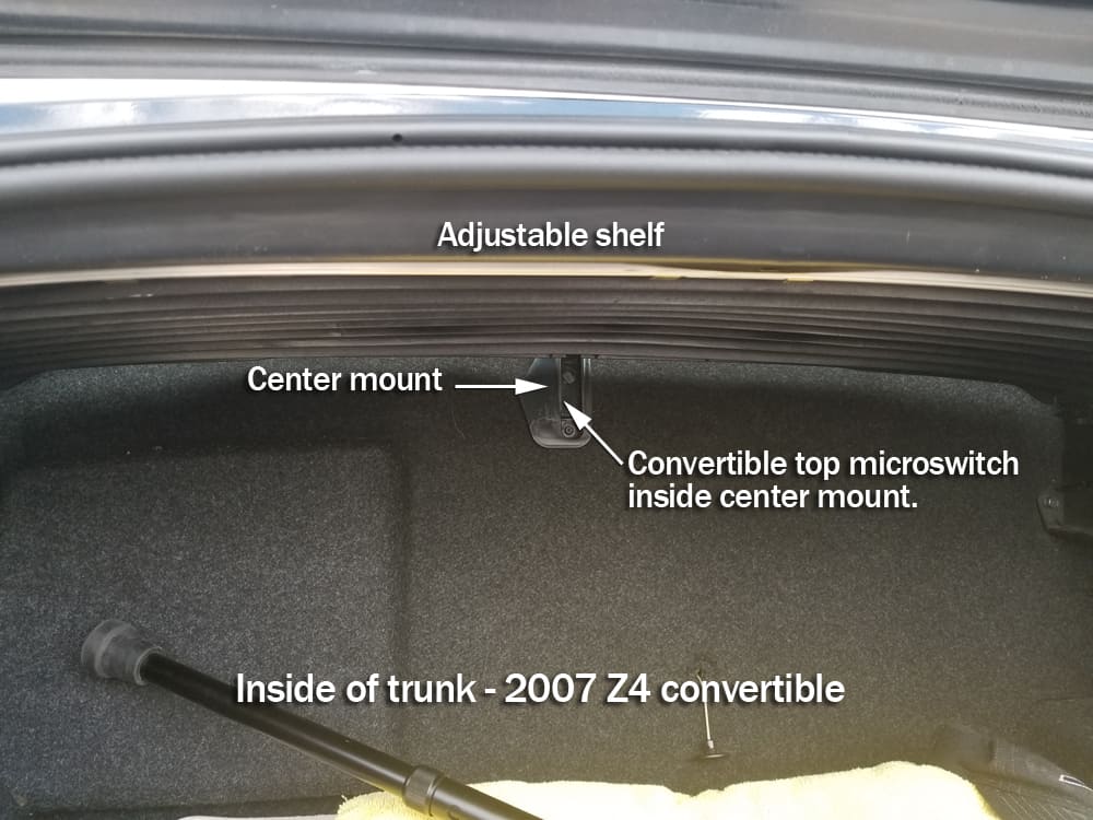 Location of the convertible top microswitch in the Z4 trunk