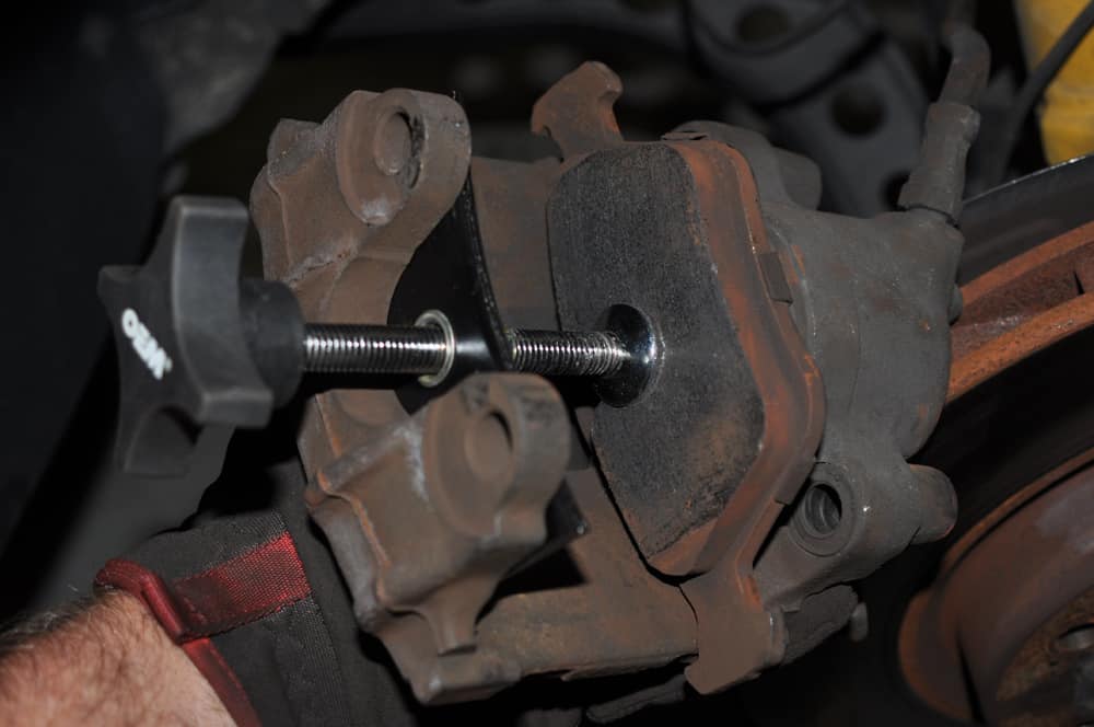BMW E36 brake repair - brake pad compress cylinder
