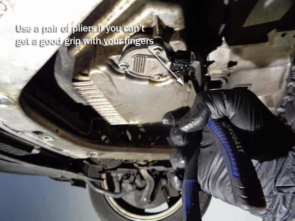 BMW E60 oil level sensor repair - if you cant get a good grip on the connector, use a pair of pliers.