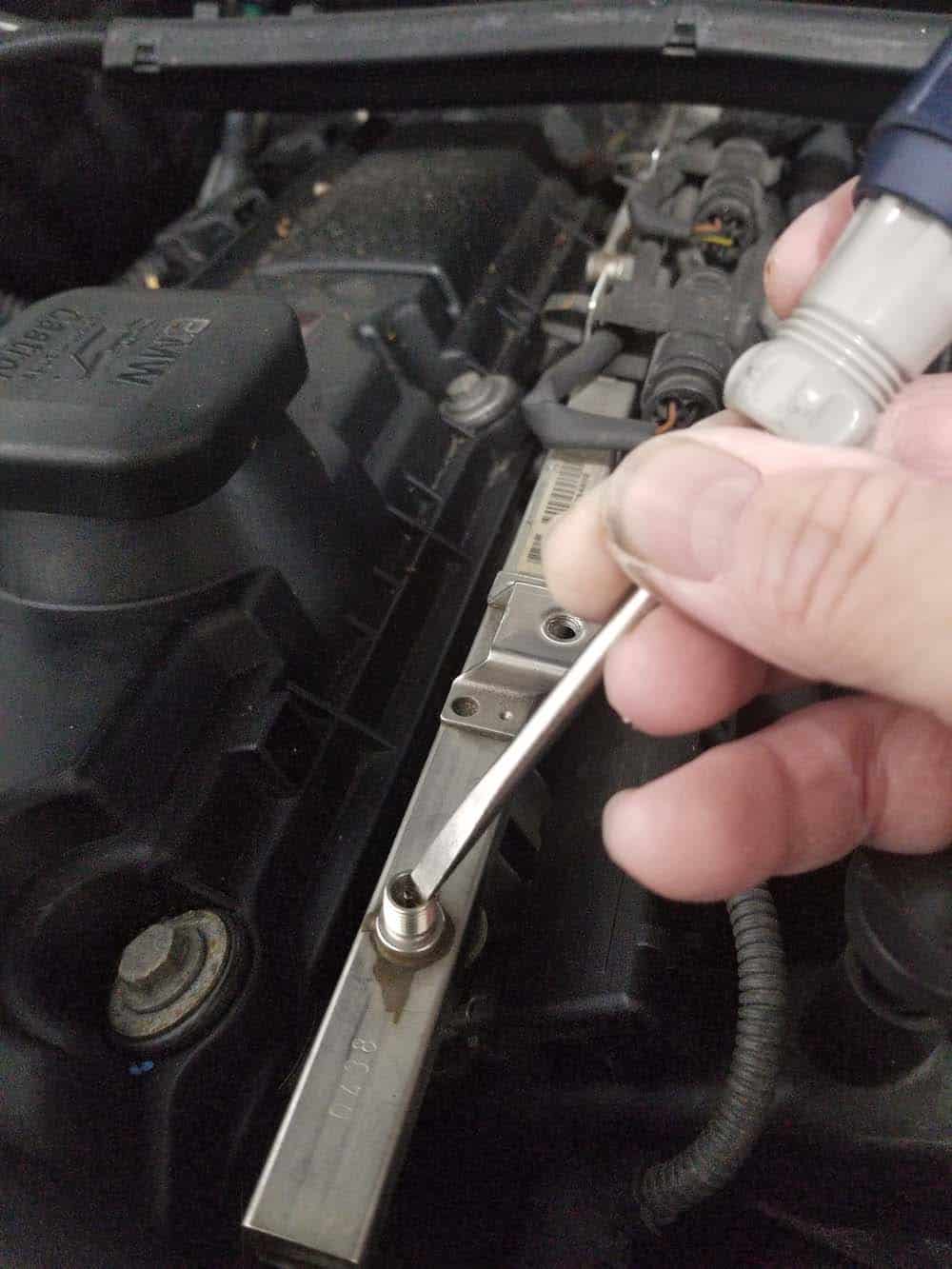 bmw fuel pressure test - Use a flat blade screwdriver to release the pressure in the fuel rail