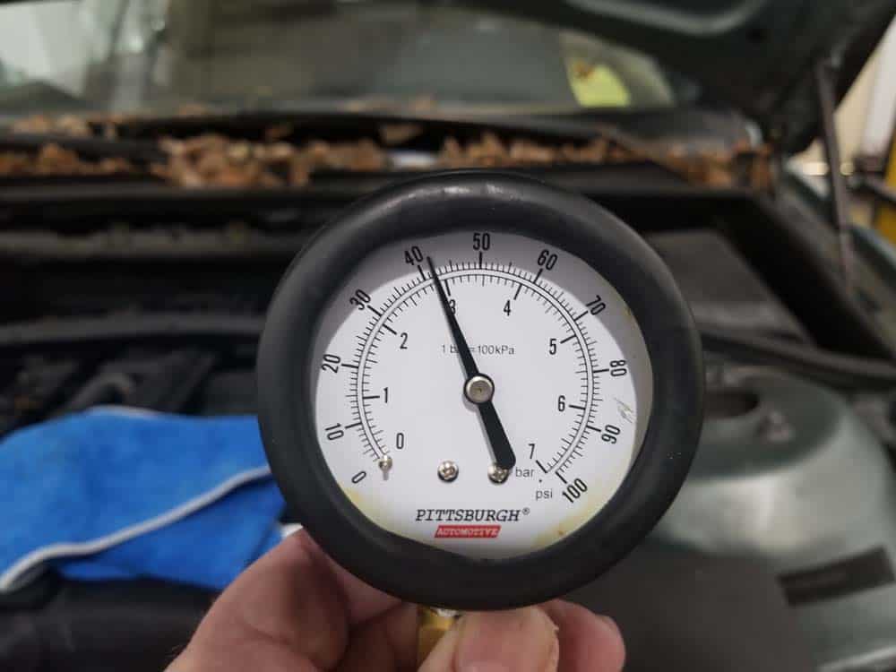 bmw fuel pressure test - read the pressure gauge and document results
