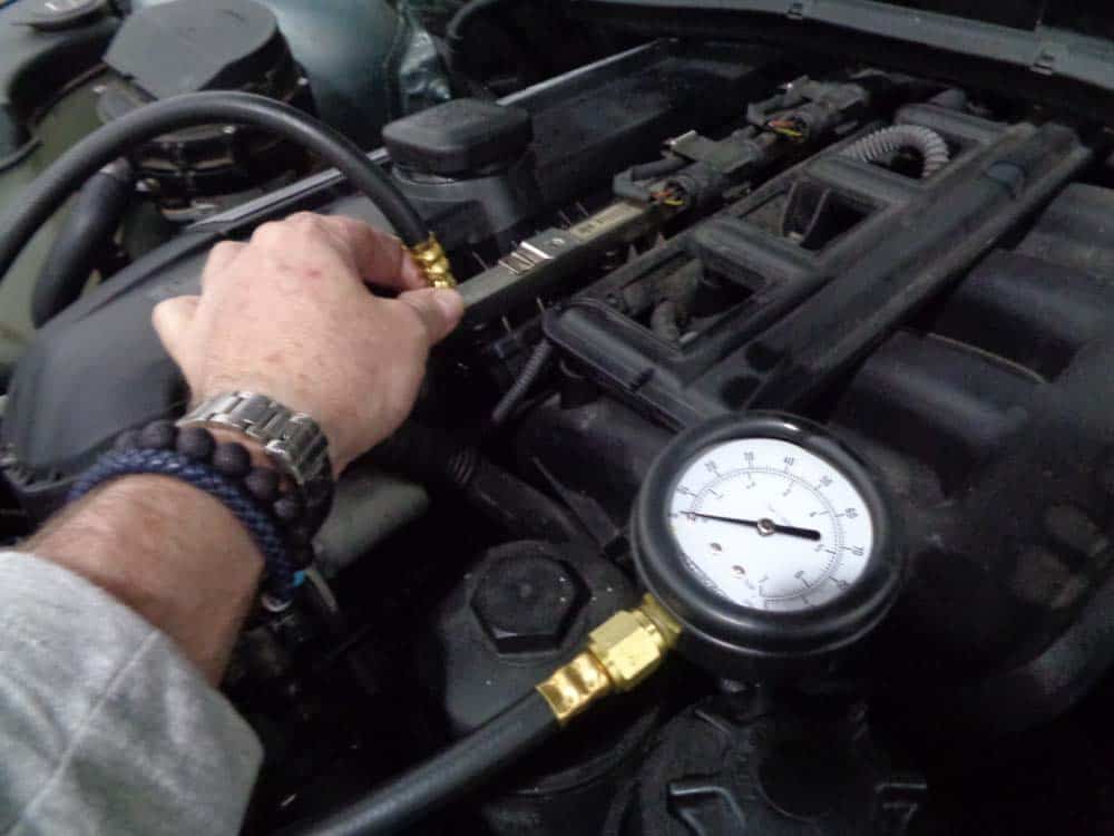 bmw fuel pressure test - Attach the test gauge