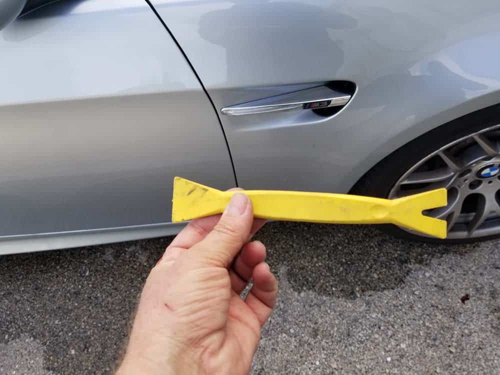 bmw m3 fender grille removal - Always use a plastic trim removal tool.