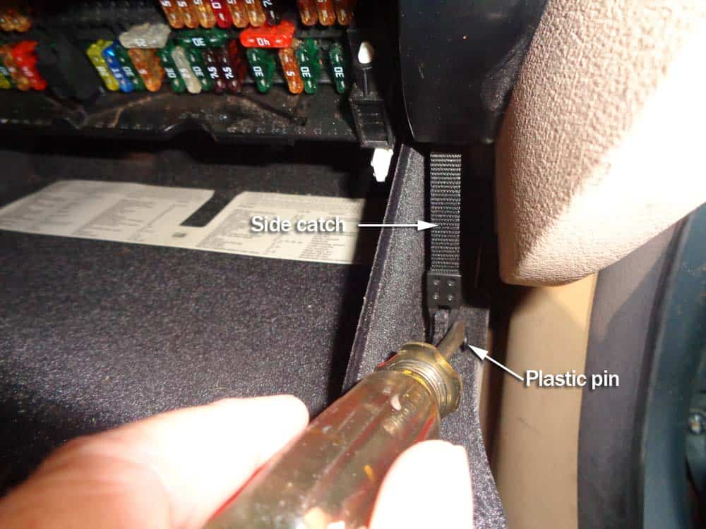 BMW E46 fuel pump test -- remove the plastic pin 