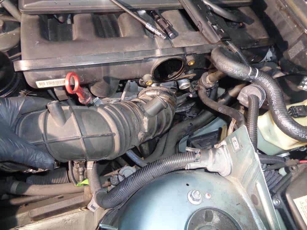 BMW E46 intake manifold - remove the intake boot from the engine