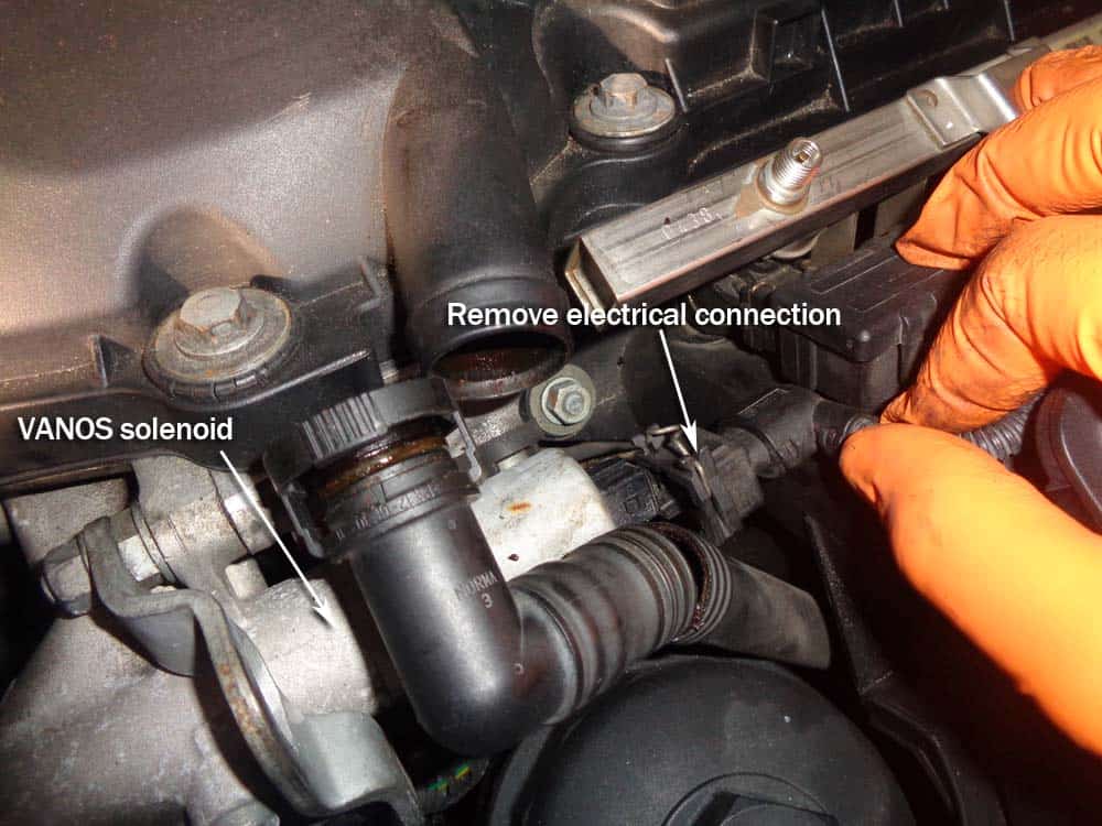 BMW E46 intake manifold - disconnect the VANOS electrical connection