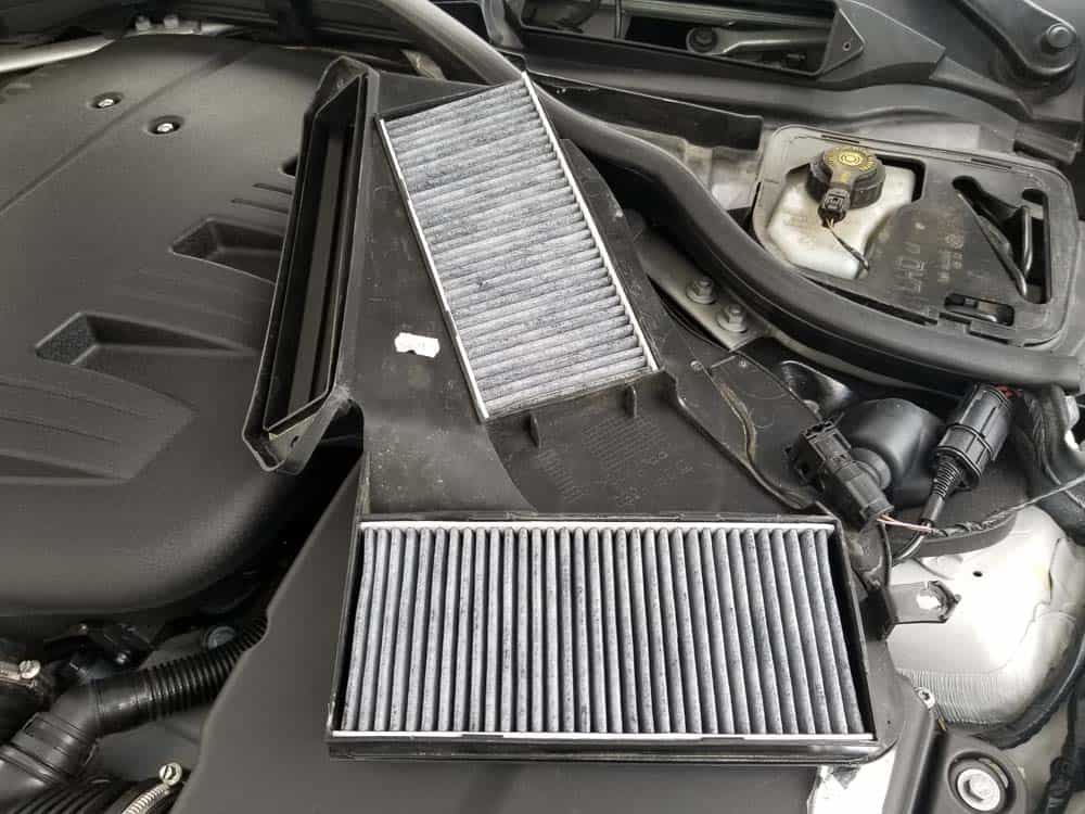 BMW E9x M3 cabin filter replacement - Correctly installed cabin filters