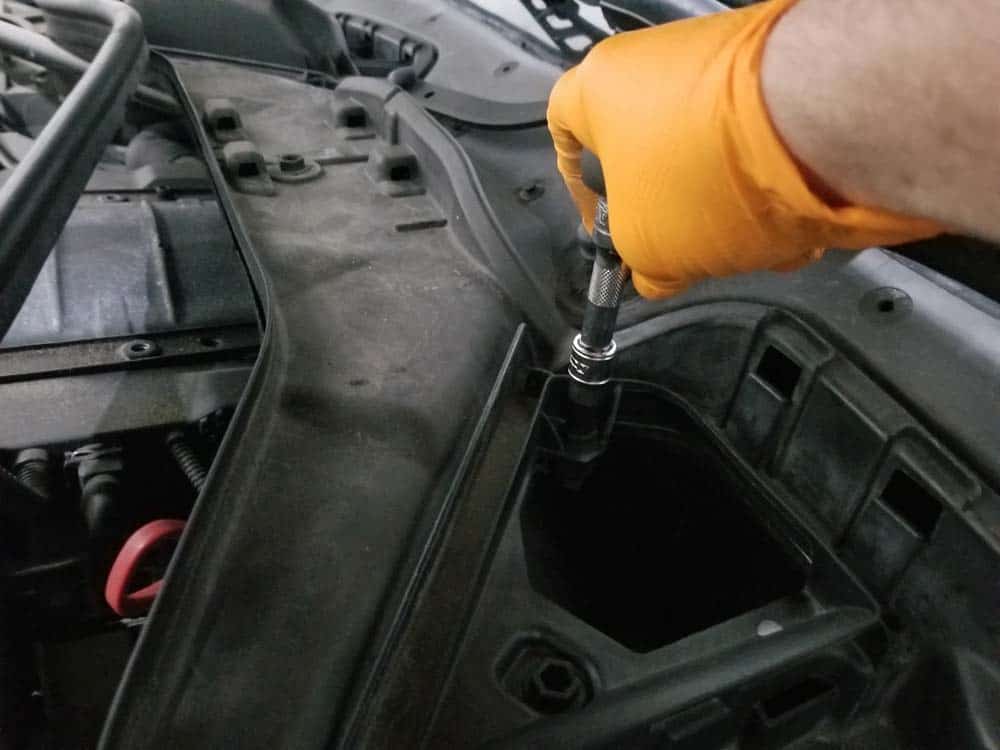 BMW E60 valve cover gasket replacement - remove air inlets