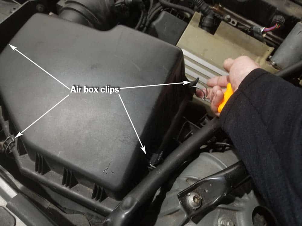 BMW E63 Air Filter - Release the clips securing the lid on the air filter box