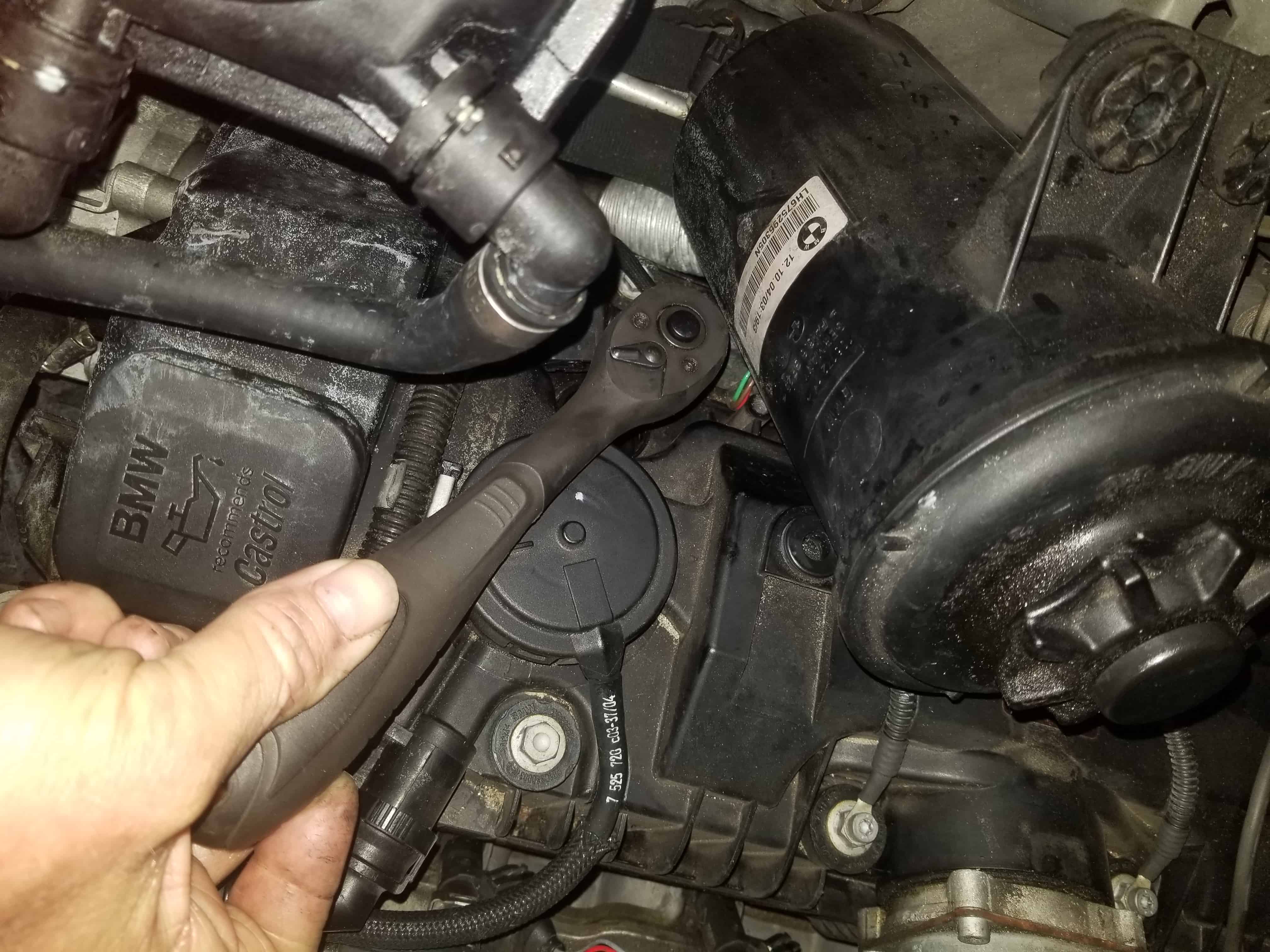 Remove the spark plug from cylinder 1
