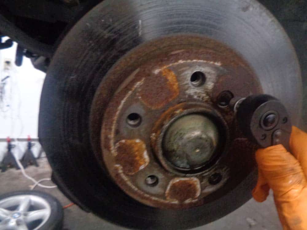BMW E46 Brake Repair - remove the rotor set screws