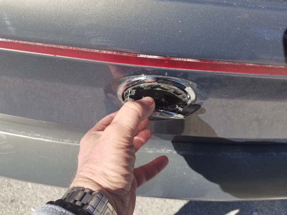 BMW 645ci emblem replacement - use your fingers to pull the emblem off of the trunk