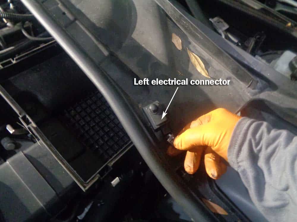 BMW N55 Fuel Injector Replacement - Disconnect the left electrical connection in cabin filter housing