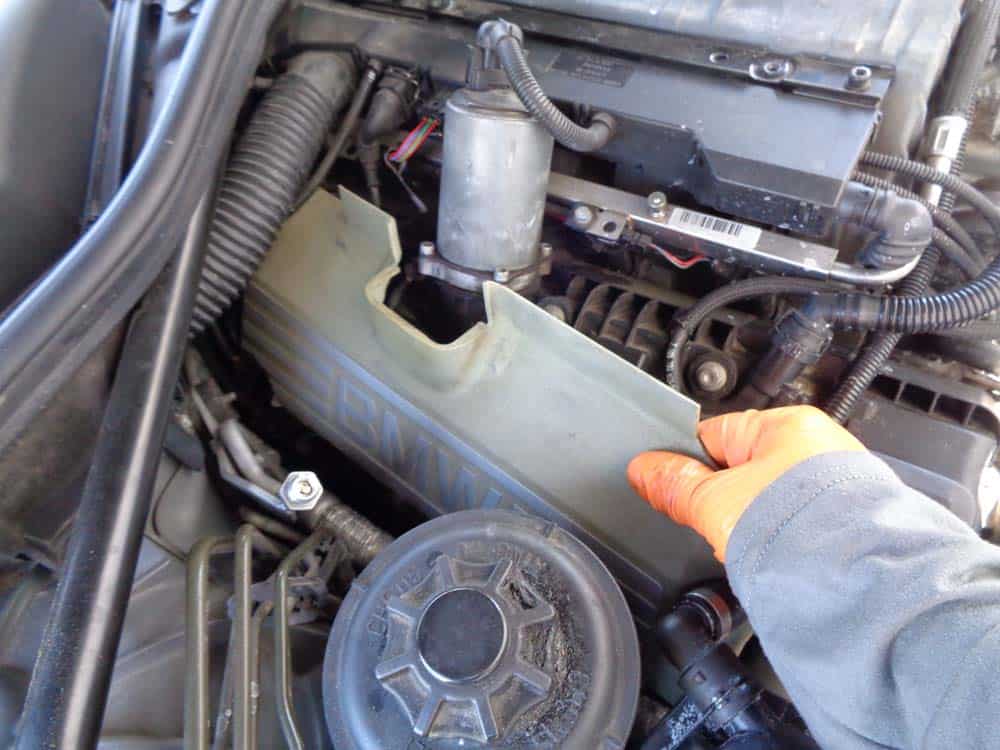 BMW pressure regulator valve - remove the side engine covers