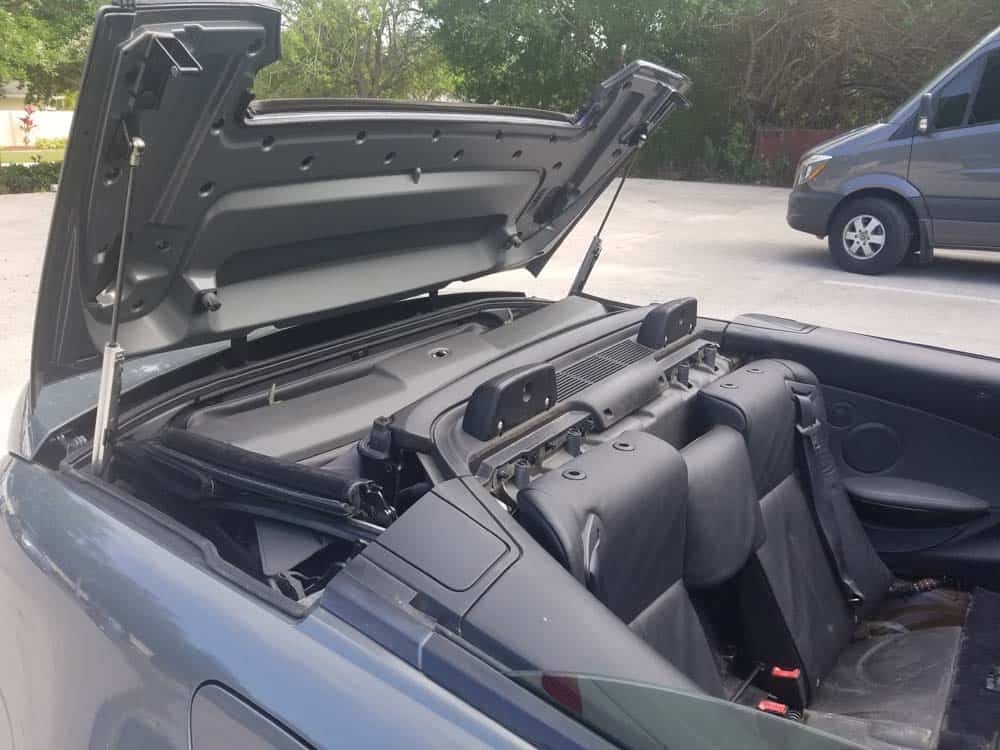BMW E64 rear window regulator - retract the convertible top