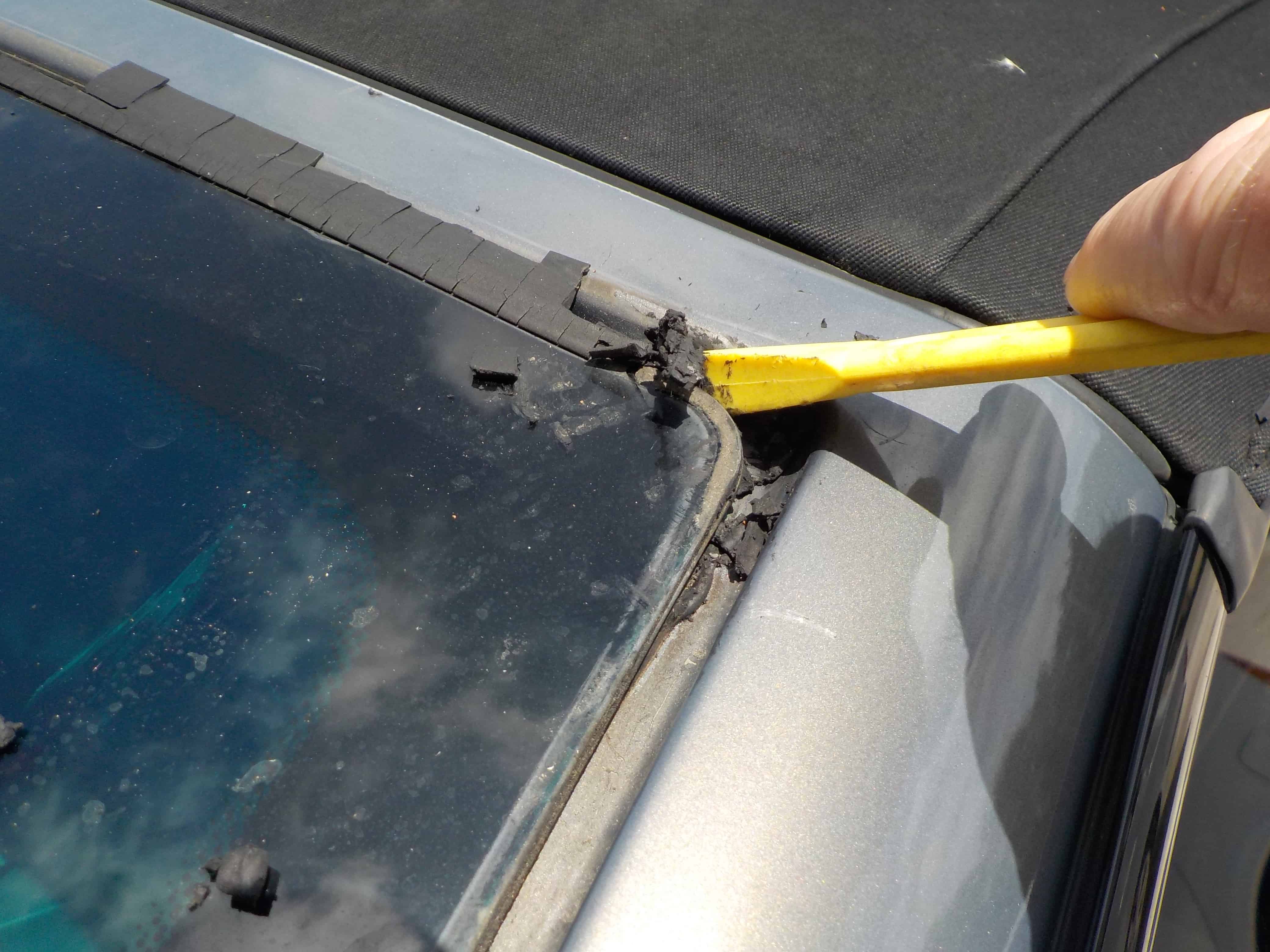 bmw windshield moulding - Remove the old moulding with a plastic scraper