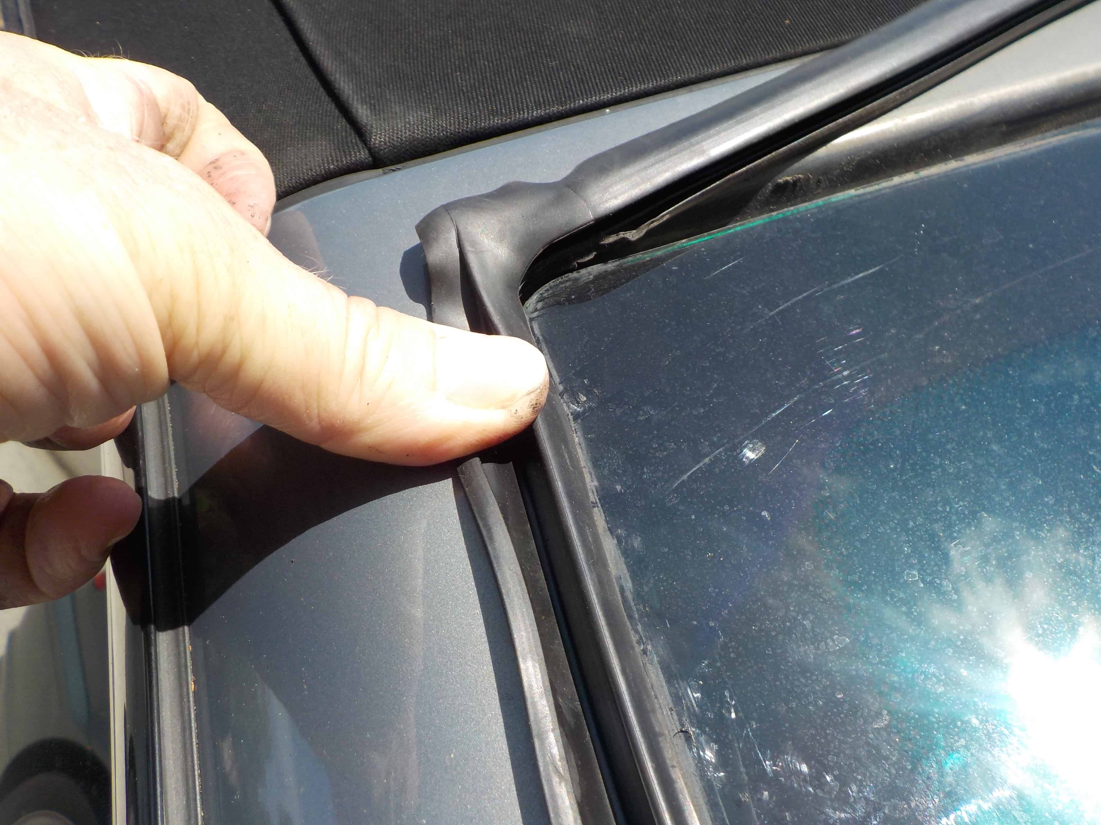 bmw windshield moulding - install the rubber moulding between the windshield and the roof and 