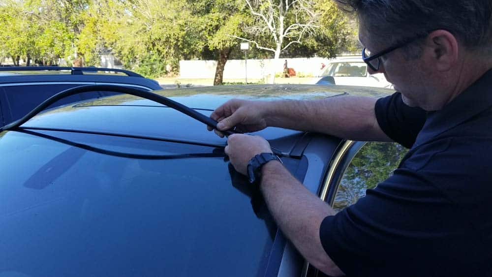 bmw windshield moulding replacement - Install the other side of the moulding on the windshield