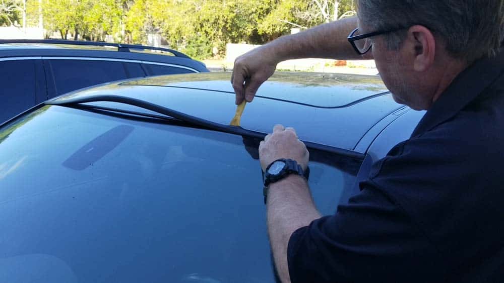 bmw windshield moulding replacement - Make your way across the moulding pressing it onto the windshield with a plastic trim tool