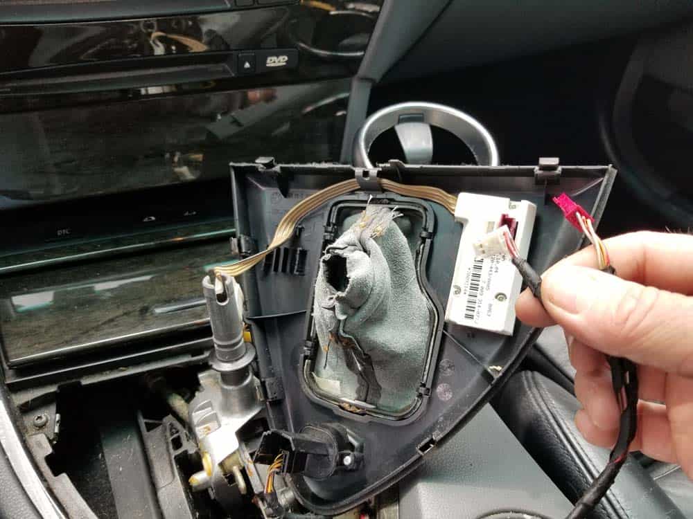 6 series trim removal
