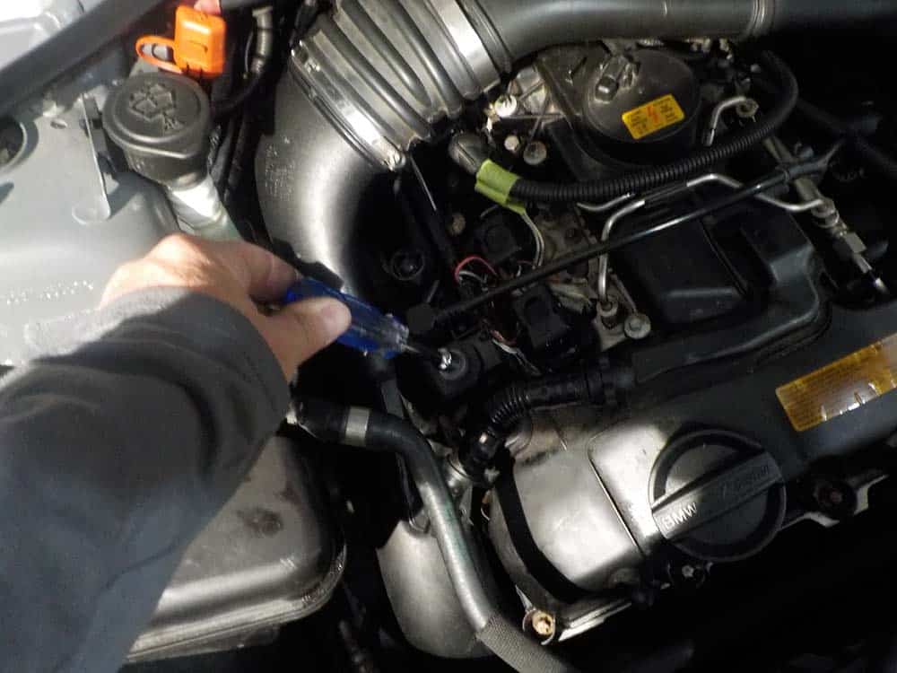 BMW N55 Fuel Injector Replacement - Remove the topw 10mm bolt anchoring air cleaner