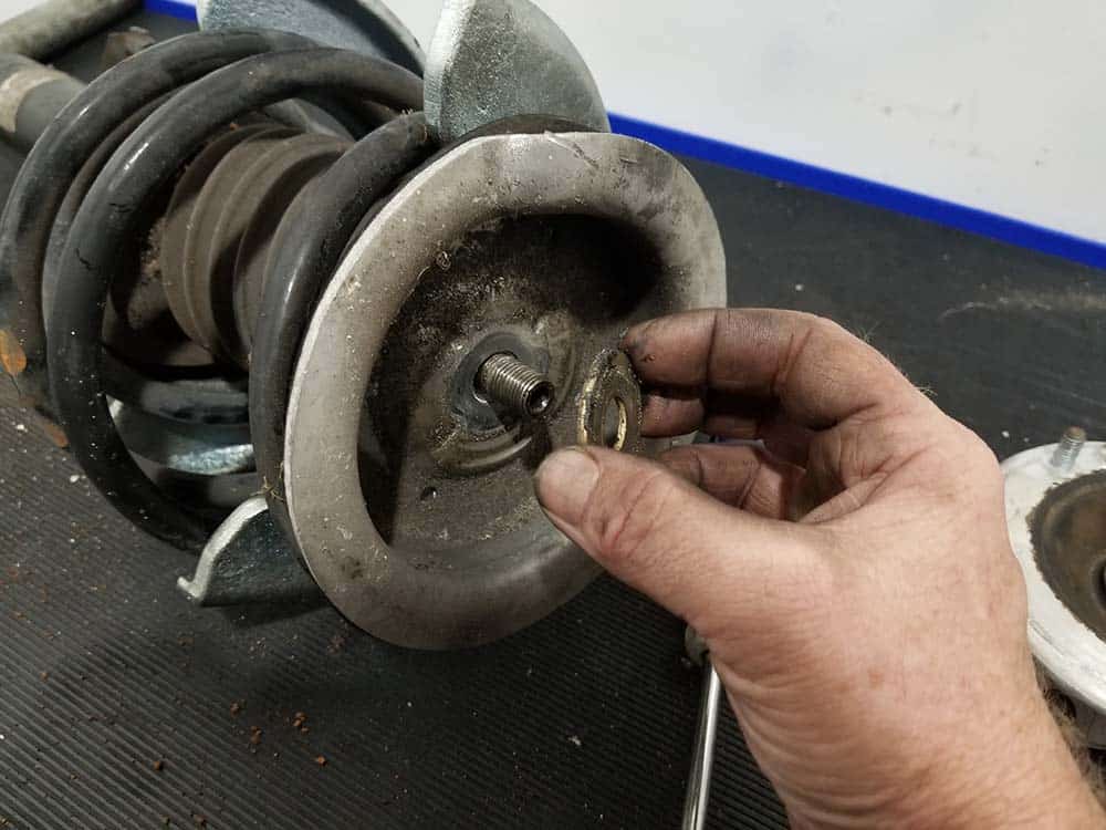 front strut washer