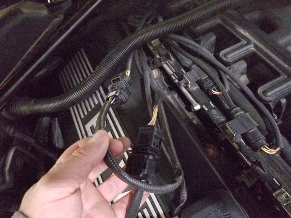 BMW E60 Front Oxygen Sensors - Pull the connectors loose from the intake manifold