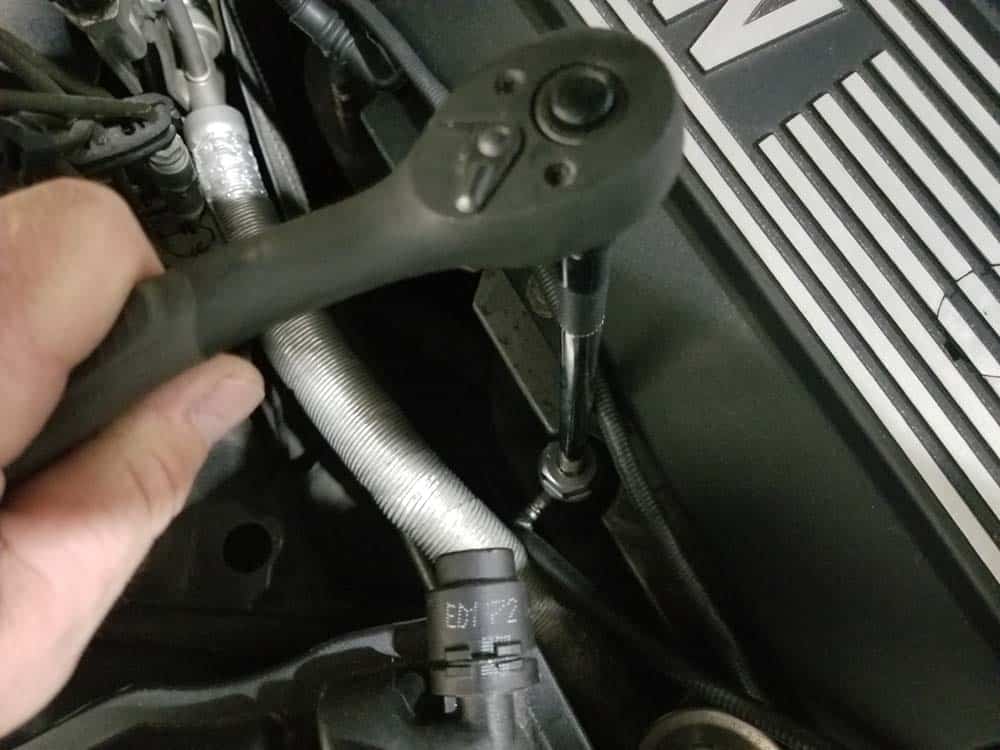 BMW E60 Front Oxygen Sensors - oxygen sensor removal