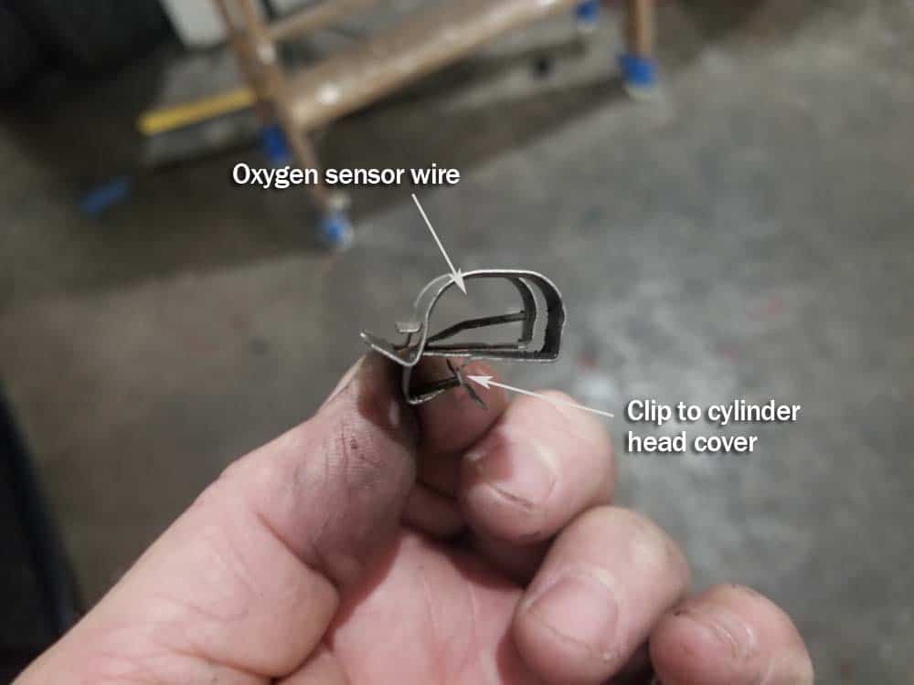 bmw E60 front oxygen sensors - Always install the wire clips correctly