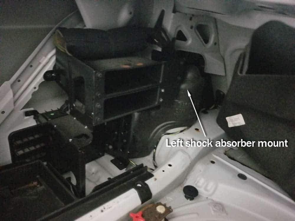 BMW E46 rear shock - left shock absorber mount
