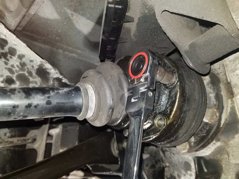 remove drive axle bolts