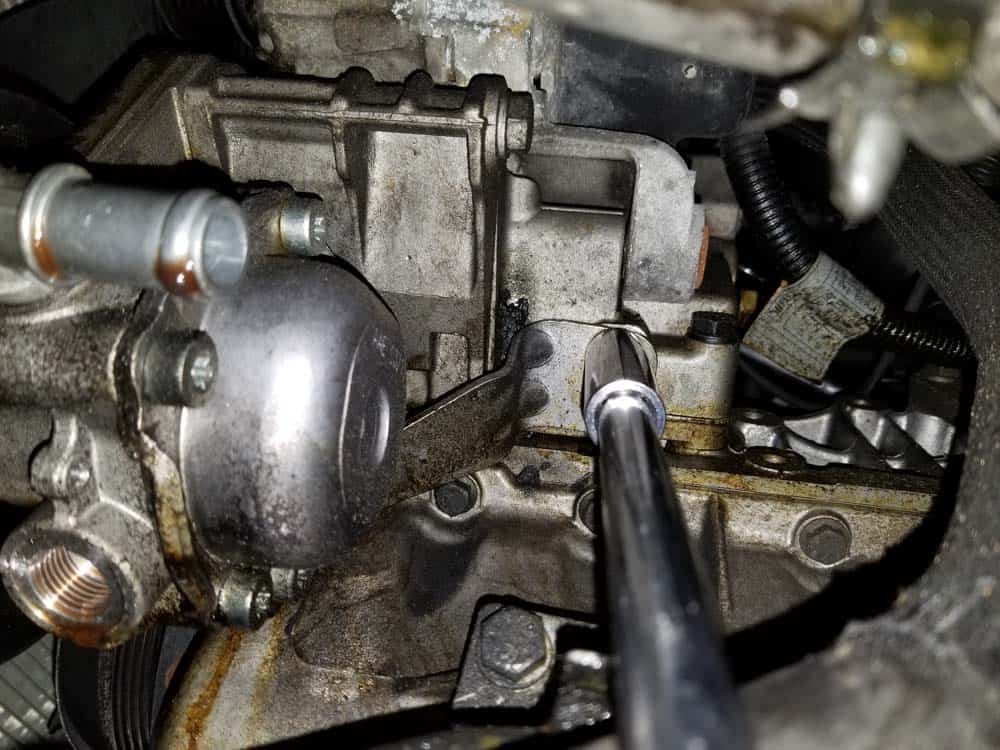 remove mounting bracket bolt