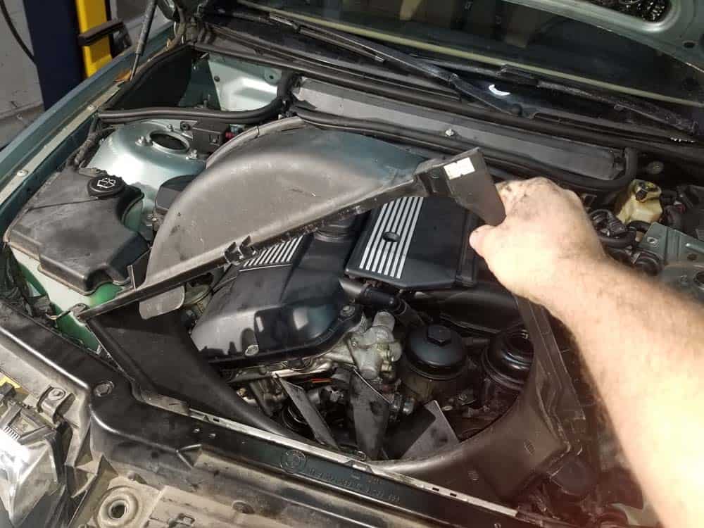 remove fan shroud from vehicle