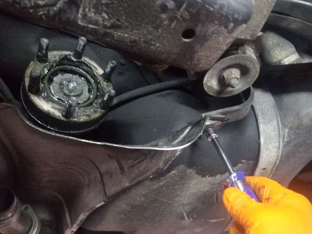 bmw e36 differential bushing replacement - remove exhaust heat shield