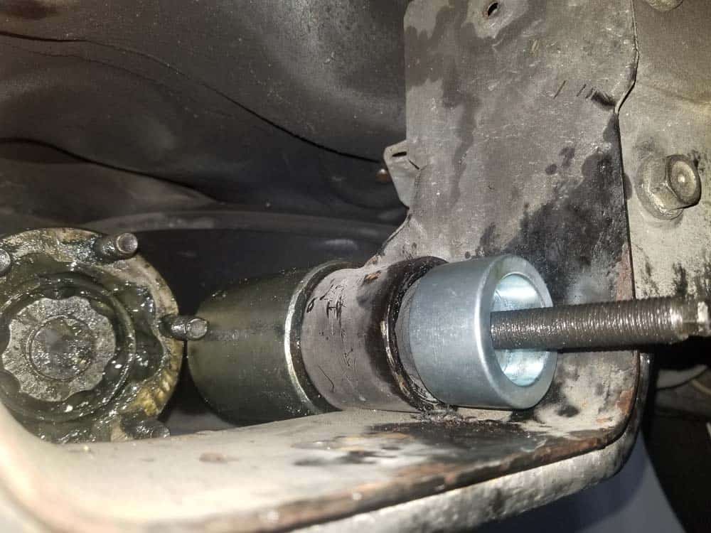 bmw e36 differential bushing replacement - install 46mm plunger
