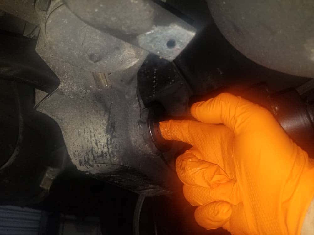 bmw e36 differential bushings replacement - apply lubricant to bushing bore