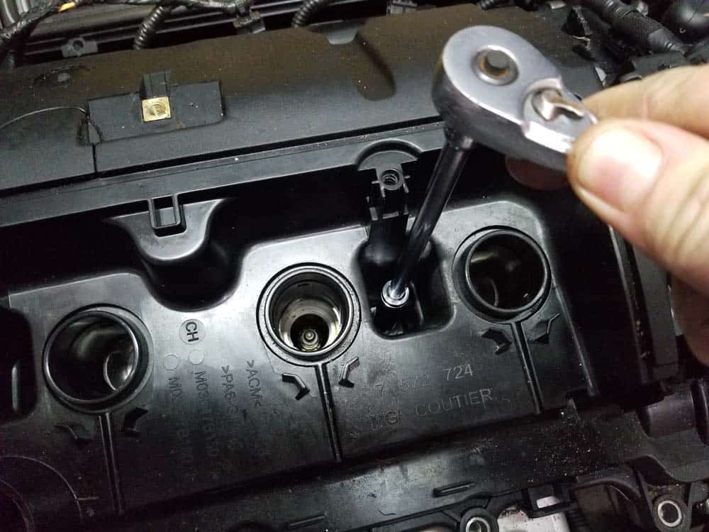 MINI r56 valve cover gasket replacement - remove valve cover bolts