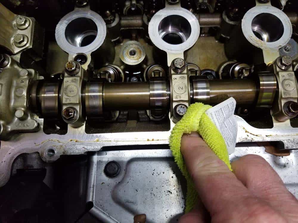 MINI r56 valve cover gasket replacement - clean engine surface