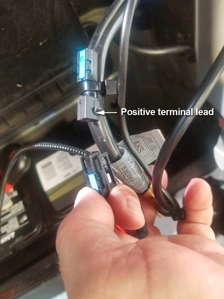 bmw e60 battery sensor - disconnect leads