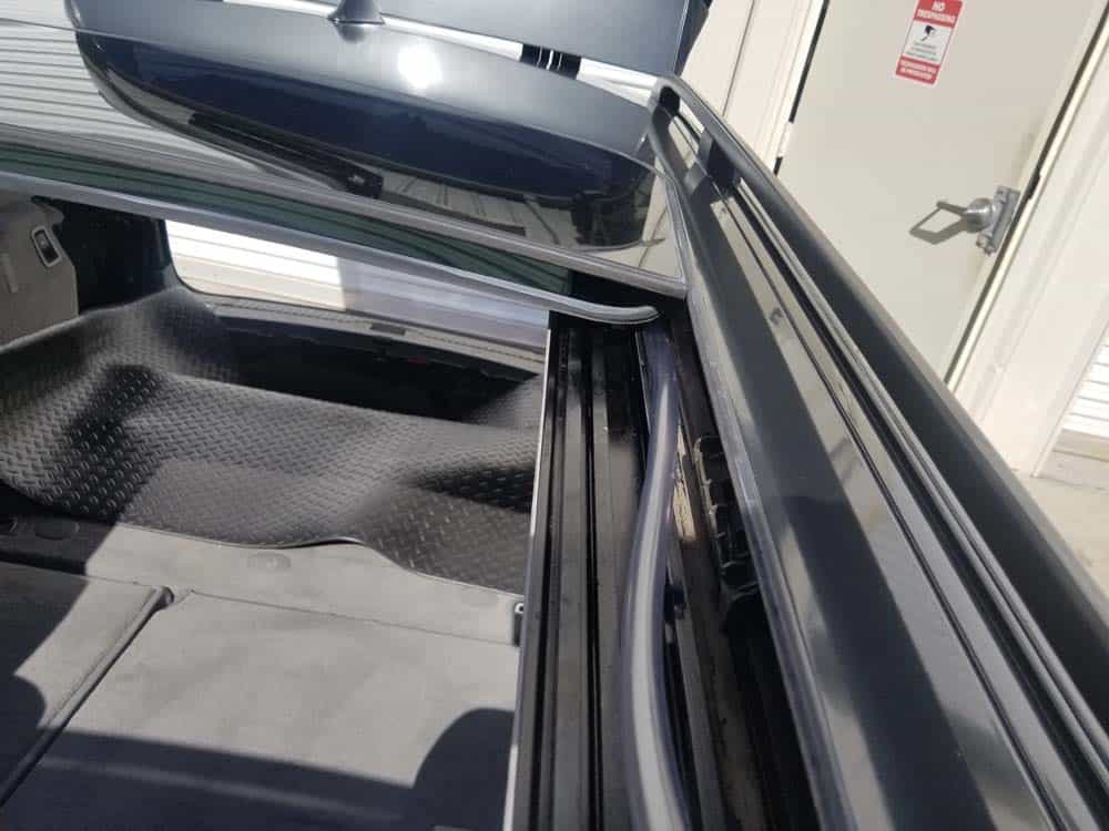 bmw e61 trunk leak - vacuum out the sunroof drain