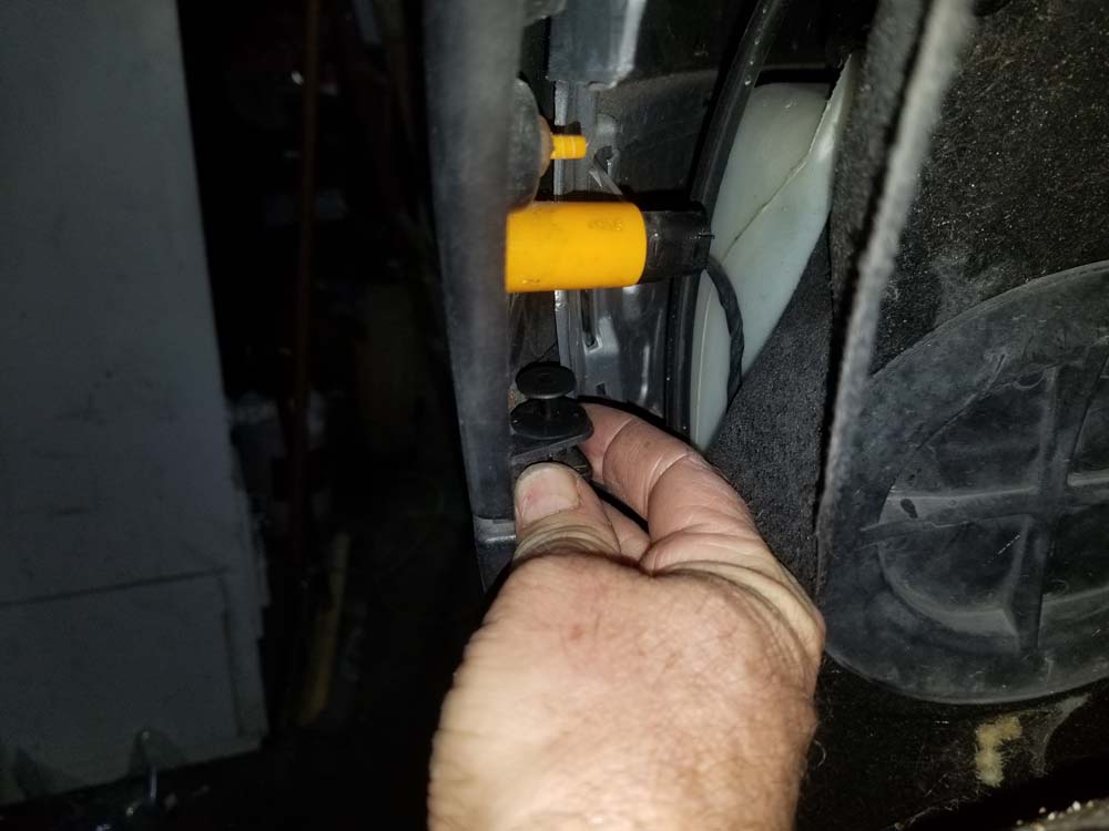 MINI R56 service position - remove plastic rivet