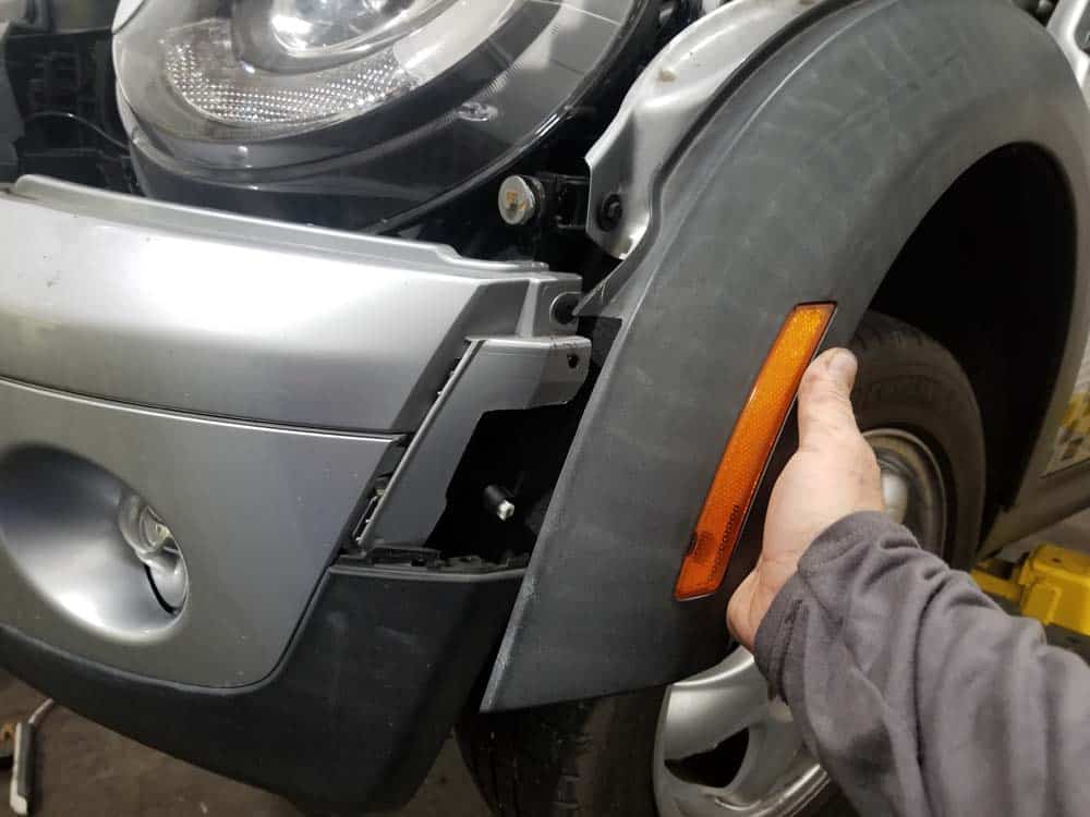 MINI R56 service position - remove fender trim