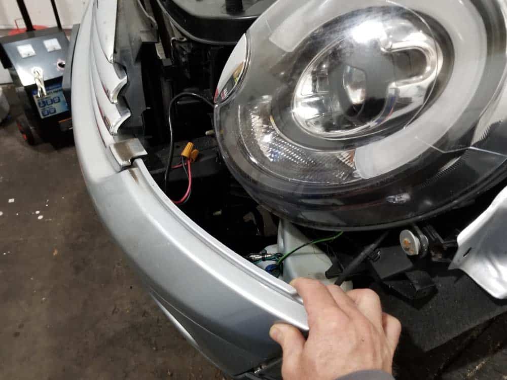 MINI R56 service position - disconnect fog lamps