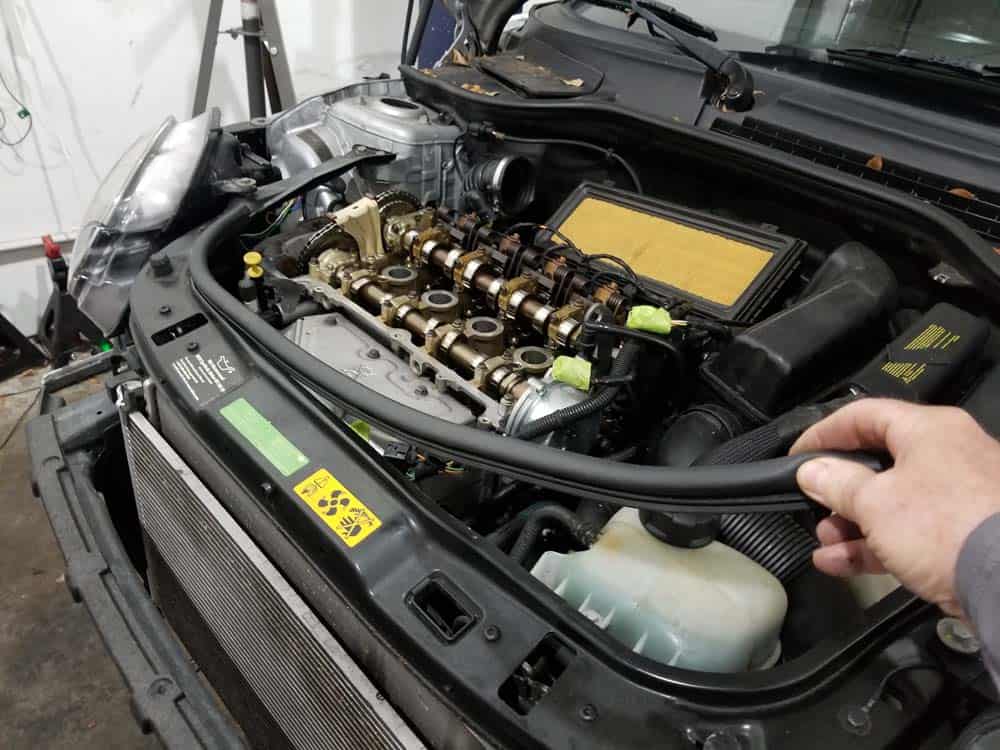 MINI R56 service position - remove weatherstriping