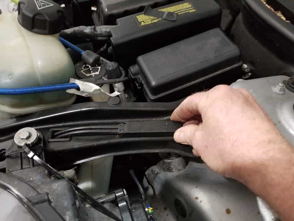 MINI R56 service position - disconnect hood release cable