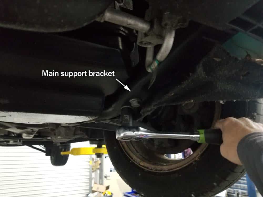 MINI R56 service position - remove main support bolts