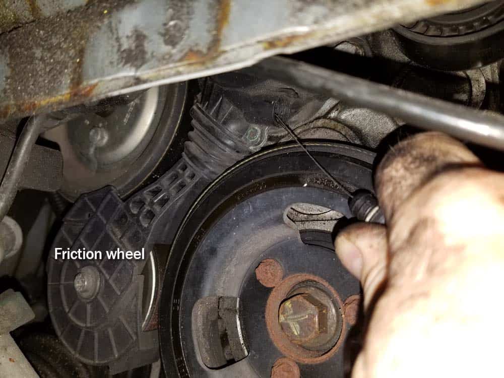 MINI R56 belt replacement - release friction wheel