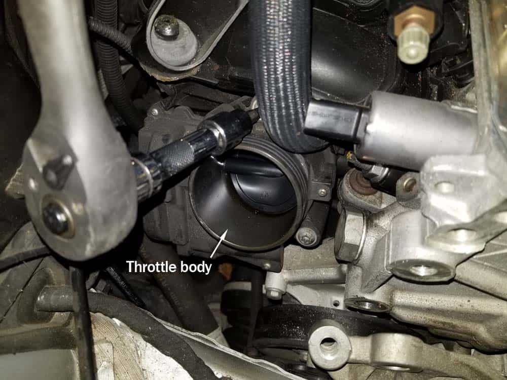 MINI R56 timing chain replacement - remove throttle body bolts
