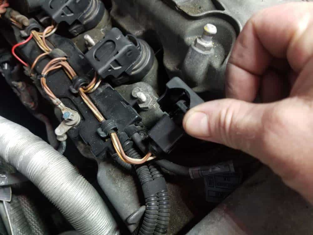 BMW E60 valve cover repair - remove coil packs